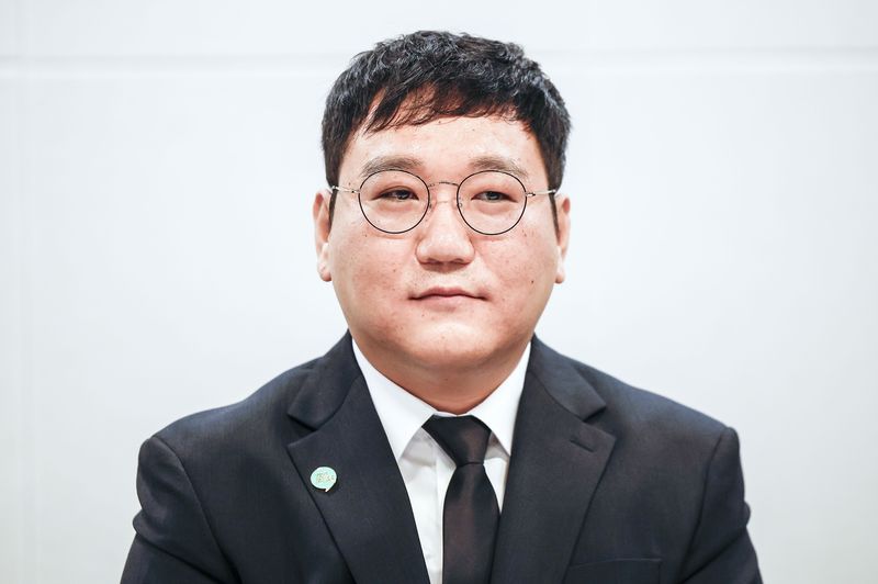 용혜인 성평등가족부 장관 후보자의 남편 박기홍 기본소득당 최고위원이 7일 서울 영등포구 기본소득당사에서 열린 최고위원회의에 참석해 있다. /사진=뉴시스화상