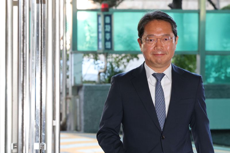 김승원 법무부 장관 후보자가 7일 오전 서울 종로구 적선현대빌딩에 마련된 인사청문회 준비사무실로 출근하고 있다. 뉴스1