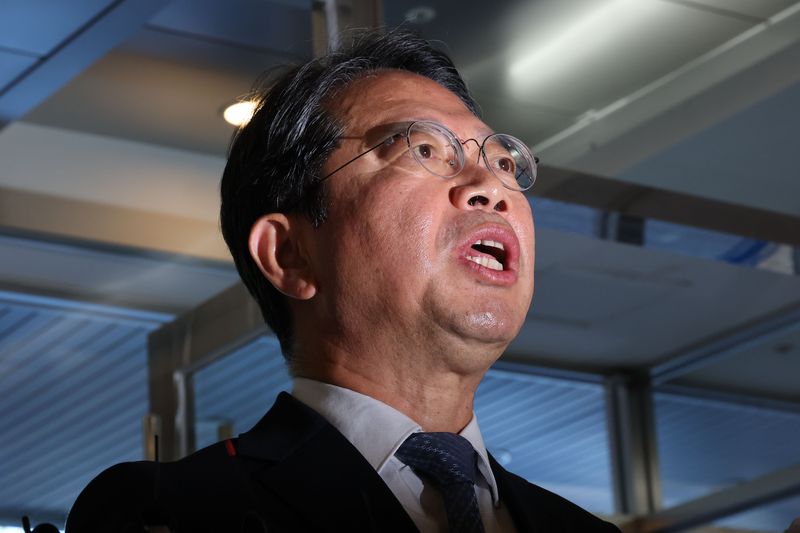 김승원 법무부 장관 후보자가 7일 오전 서울 종로구 적선현대빌딩에 마련된 인사청문회 준비사무실로 출근하며 신약 승인 청탁 의혹 등과 관련해 입장을 밝히고 있다. 2026.09.07. /사진=뉴스1