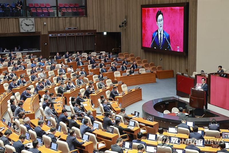 김민석 '개헌' 언급하며 '민생' 강조…野엔 협치 손 내밀어