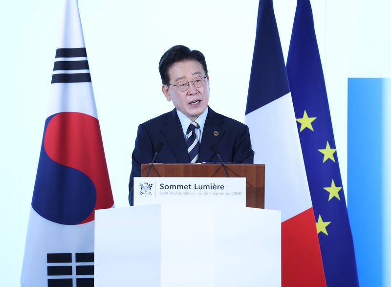 [생폴드방스=뉴시스] 조성봉 기자 = 이재명 대통령이 7일(현지 시간) 프랑스 생폴드방스 마그재단 니콜 다소 홀에서 열린 '뤼미에르 서밋' 개막식에서 연설을 하고 있다. 2026.09.07. suncho21@newsis.com