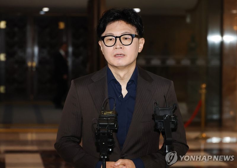 취재진 질문에 답하는 한동훈 의원 (출처=연합뉴스)