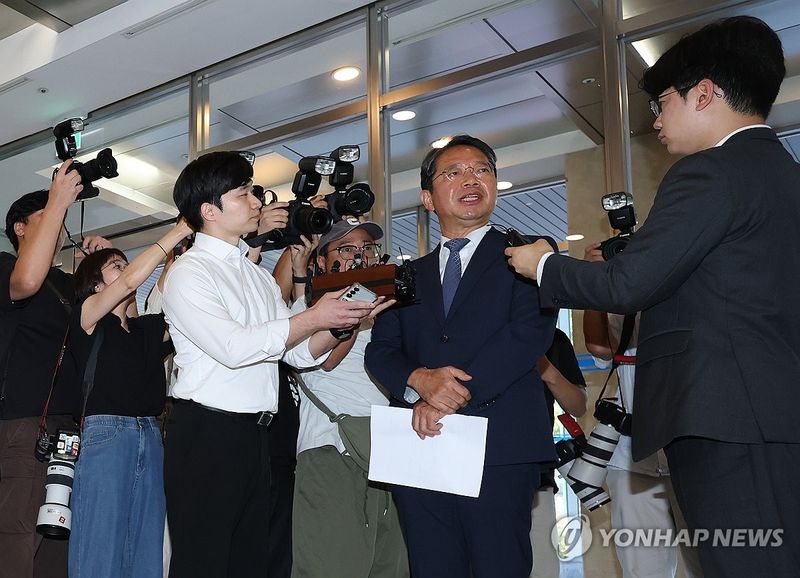 질문 답하는 법무장관 후보자 (출처=연합뉴스)
