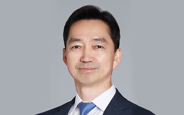 윤호중 행정안전부 장관이 7일 초대 중대범죄수사청장 후보자로 김지용 법무법인 에이펙스 변호사를 대통령에게 제청했다. 김지용 변호사는 대전지검 검사를 시작으로 대구지검 특수부장, 광주고검 차장검사 등을 지냈고, 현재 법무법인 에이펙스 대표변호사로 활동 중이다. 행정안전부 제공