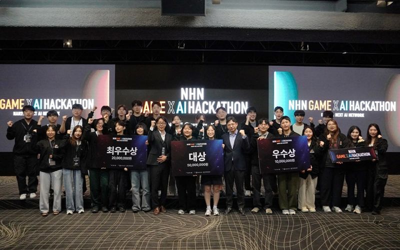 NHN이 진행한 채용 연계형 해커톤 행사 'NAN 2026'에서 수상자 및 참석자들이 기념촬영을 하고 있다. NHN 제공