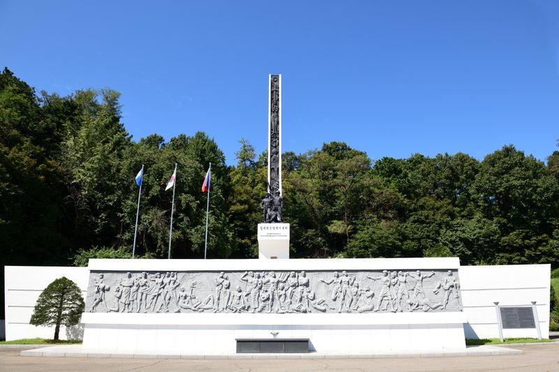 경기도 고양시 덕양구 관산동에 위치한 '필리핀군 참전기념비' 전경. 이 기념비는 6·25 전쟁 당시 대한민국을 위해 참전해 산화한 필리핀 장병들의 영혼을 추모하고 그 고귀한 희생을 기리기 위해 1974년 건립됐다. 유엔평화기념관 제공