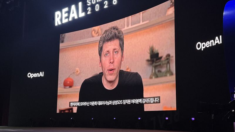 샘 올트먼 오픈AI 최고경영자(CEO)는 지난 8일 서울 강남구 코엑스에서 열린 삼성SDS '리얼 서밋 2026'에서 영상 메시지를 전하고 있다. 뉴시스