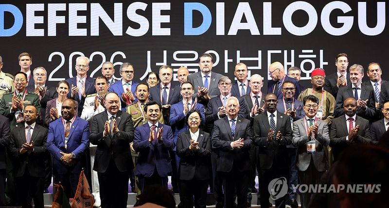 2026 서울안보대화, 기념촬영하는 한성숙 국무총리 (출처=연합뉴스)