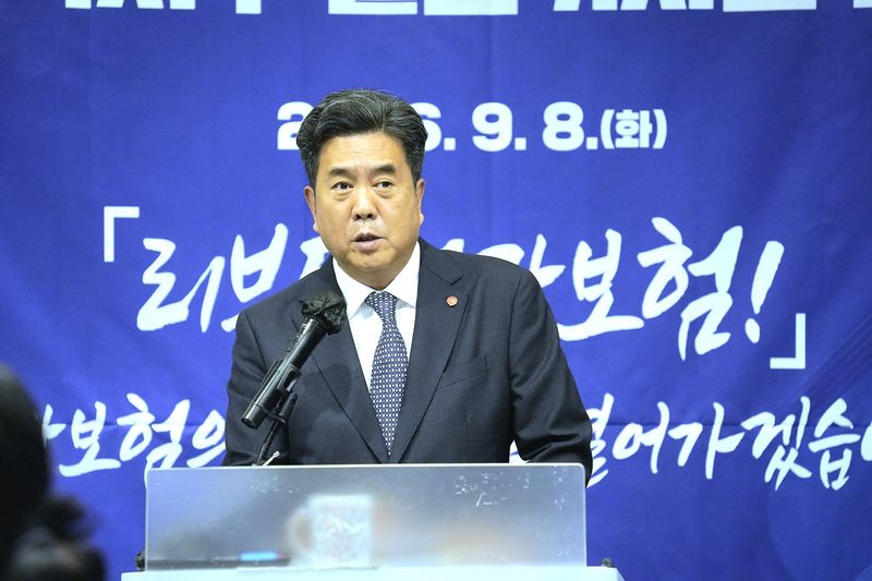 강청희 국민건강보험공단 이사장이 8일 취임 50일을 맞아 기자간담회에서 공단운영 방향을 설명하고 있다. 국민건강보험공단 제공