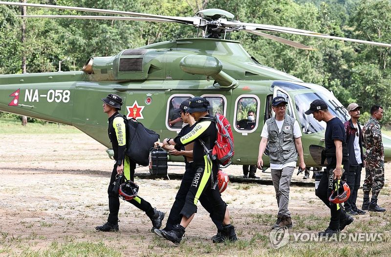수색 마치고 복귀하는 한국해외긴급구호대 (출처=연합뉴스)