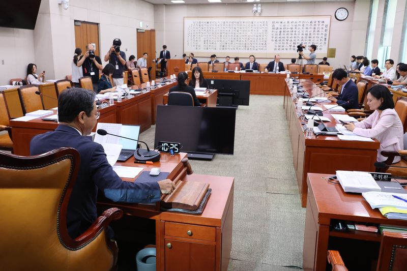 김승원 소위원장이 28일 서울 여의도 국회에서 열린 법제사법위원회 법안심사제1소위원회에서 의사봉을 두드리고 있다. 2026.7.28 ⓒ 뉴스1 신웅수 기자
