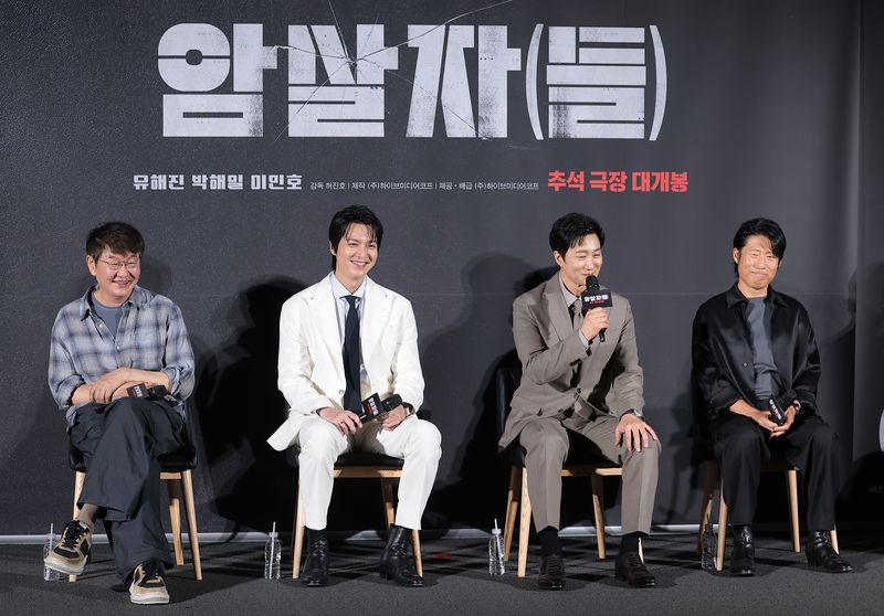 허진호 감독(왼쪽부터)과 배우 이민호, 박해일, 유해진 ⓒ 뉴스1 DB /사진=뉴스1