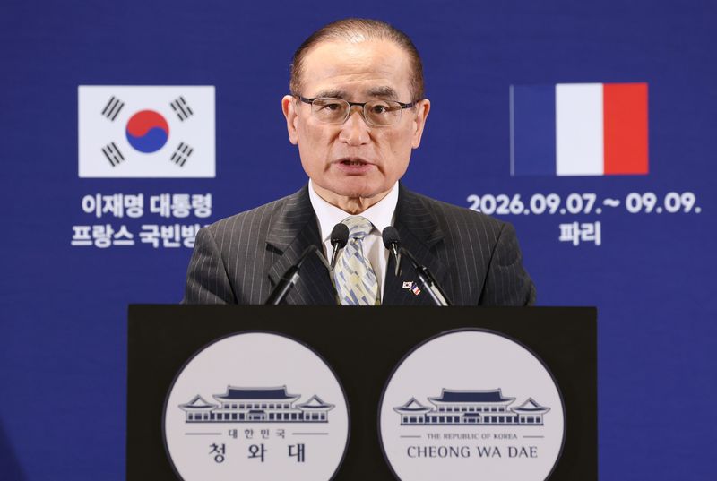 위성락 국가안보실장이 8일(현지시간) 프랑스 파리 한 호텔에 마련된 중앙기자실에서 한국-프랑스 정상회담 결과 관련 브리핑을 하고 있다. 뉴스1