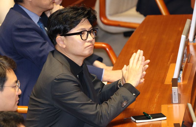 [서울=뉴시스] 고범준 기자 = 한동훈 무소속 의원이 8일 서울 여의도 국회에서 열린 제439회 국회(정기회) 제4차 본회의에서 정점식 국민의힘 원내대표의 국정에 관한 교섭단체 대표연설을 듣고 박수치고 있다. 2026.09.08. bjko@newsis.com