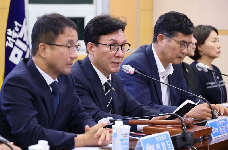 더불어민주당 김민석 대표가 9일 전북도청에서 열린 현장 최고위원회의에서 발언하고 있다. 연합뉴스