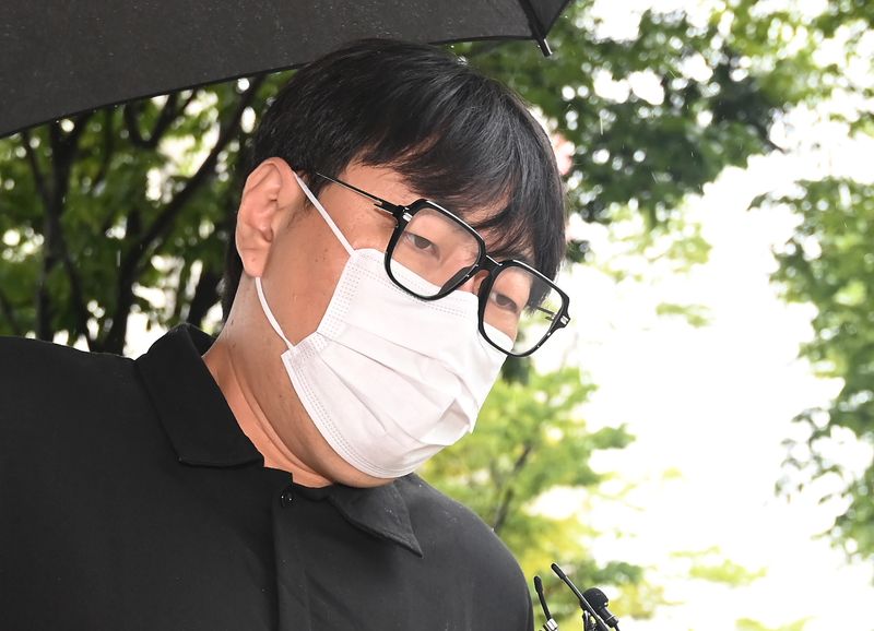 인터넷 불법도박과 음주운전 혐의로 기소된 개그맨 이진호가 1일 경기 여주시 수원지방법원 여주지원에서 열린 선고 공판에 출석하고 있다. 2026.09.01. /사진=뉴시스