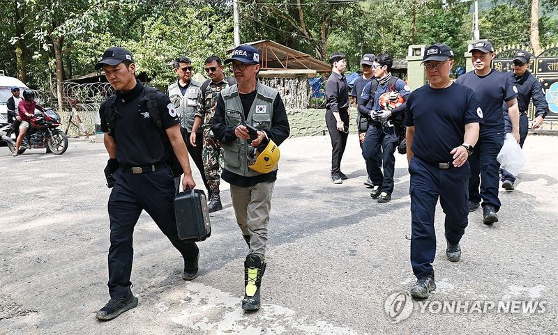 한국해외긴급구호대, 도보수색 마치고 복귀 (출처=연합뉴스)