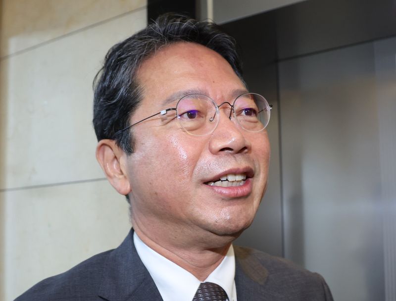 [서울=뉴시스] 조수정 기자 = 김승원 법무부 장관 후보자가 9일 오전 서울 종로구에 마련된 인사청문회 준비사무실로 출근하며 취재진의 질문에 답하고 있다. 2026.09.09. chocrystal@newsis.com