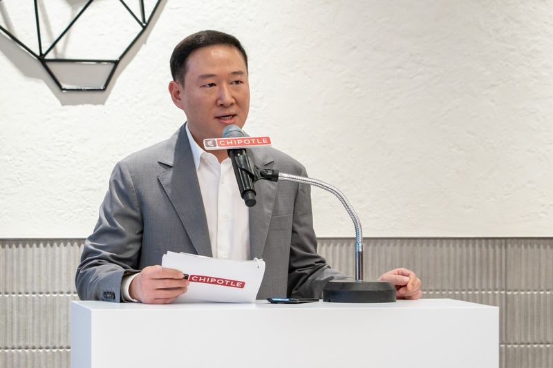 지난 1일 서울 서초구 치폴레 강남점에서 열린 기자간담회에서 허희수 CVO(상미당홀딩스 최고비전책임자)겸 사장이 한국 시장 비전과 사업 운영 방향을 발표하고 있다. 상미당홀딩스 제공