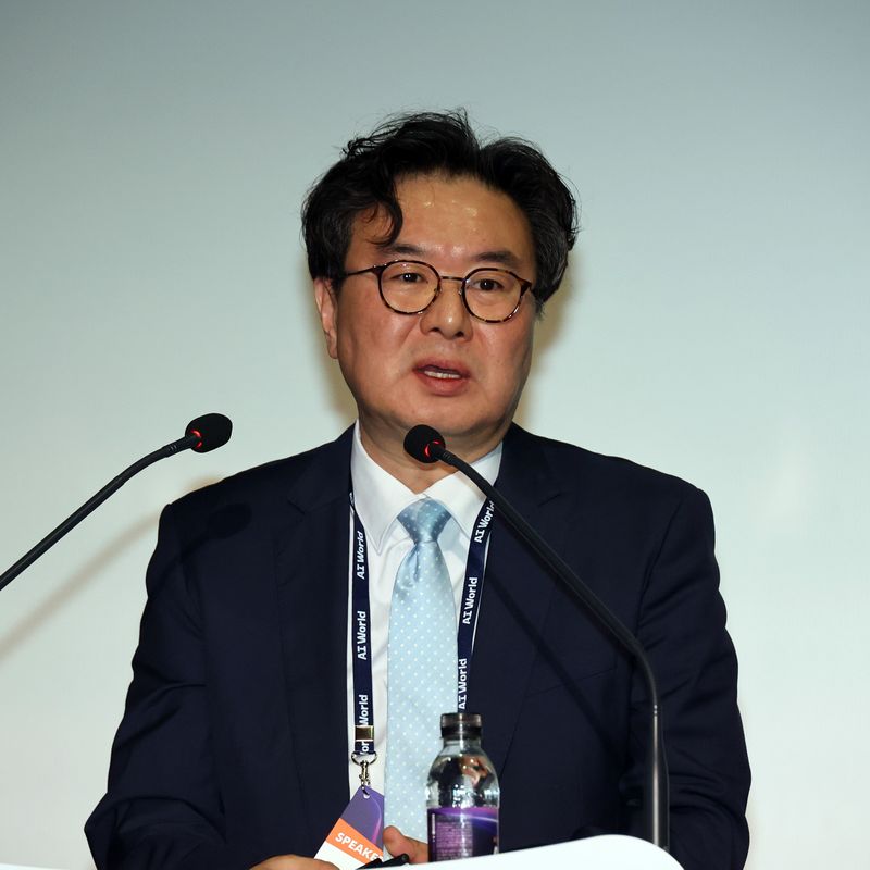 9일 서울 송파구 롯데월드타워 롯데시네마에서 파이낸셜뉴스와 과학기술정보통신부가 공동 개최한 'AI월드 2026'에서 박정필 한국은행 디지털혁신실 실장이 기조연설을 하고 있다.