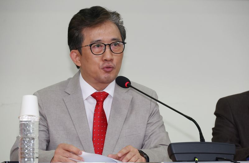 [서울=뉴시스] 조성봉 기자 = 리일규 전 쿠바 주재 북한 대사관 정무참사. 2024.08.26. suncho21@newsis.com
