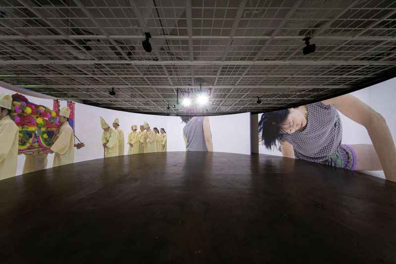 서울 종로구 아트선재센터에서 열리는 '함양아: 정의되지 않은 파노라마' 전시 전경. 남서원 촬영·아르코 제공