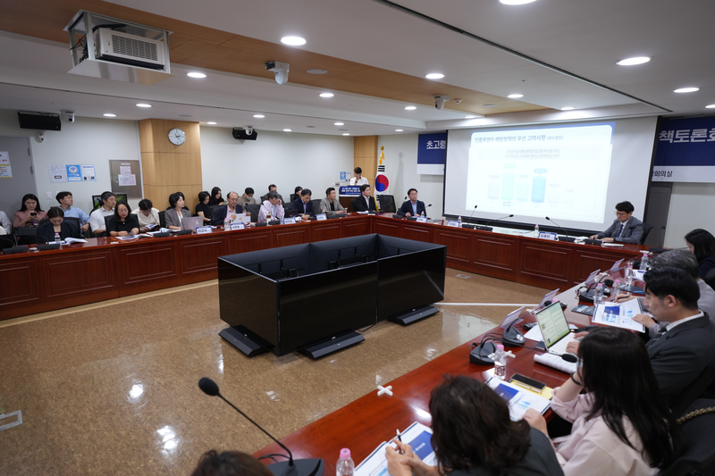 지난 3일 국회에서 '초고령사회 고령층 인플루엔자 예방 정책 혁신 방안 정책토론회'가 개최되고 있다.