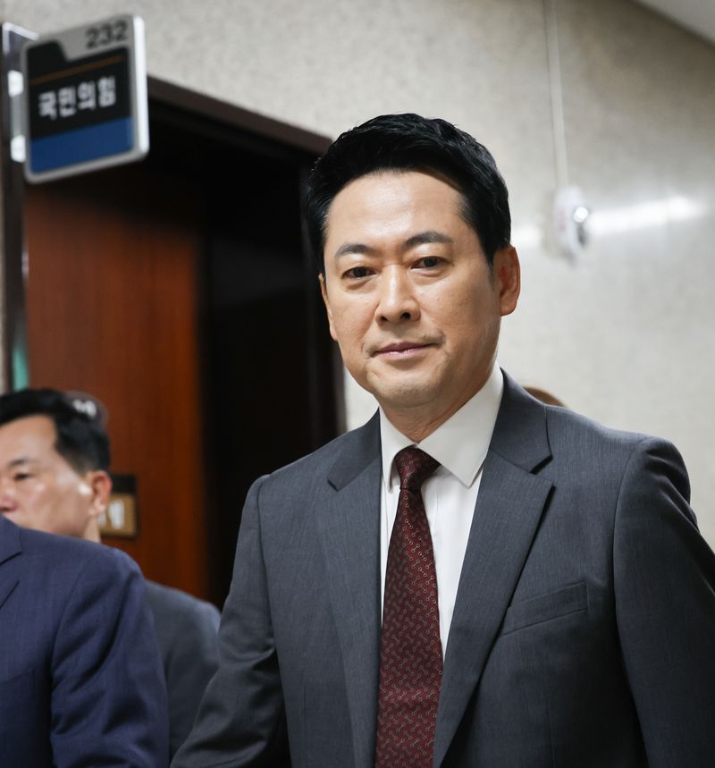 장동혁 국민의힘 대표가 10일 여의도 국회에서 열린 최고위원회의에 참석하고 있다. 뉴시스