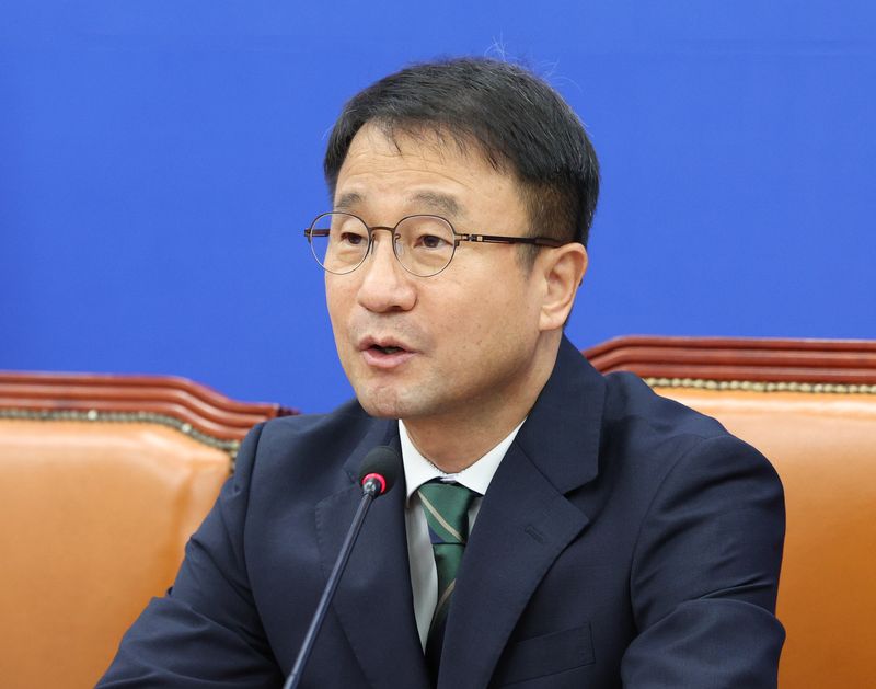한병도 더불어민주당 원내대표가 10일 서울 여의도 국회에서 열린 정책조정회의에서 발언하고 있다. 뉴시스