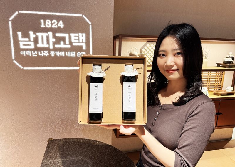 전남 나주 박경중 종가의 대를 이어 내려오는 비결을 담은 '200년 씨간장' 기프트. 롯데백화점 제공