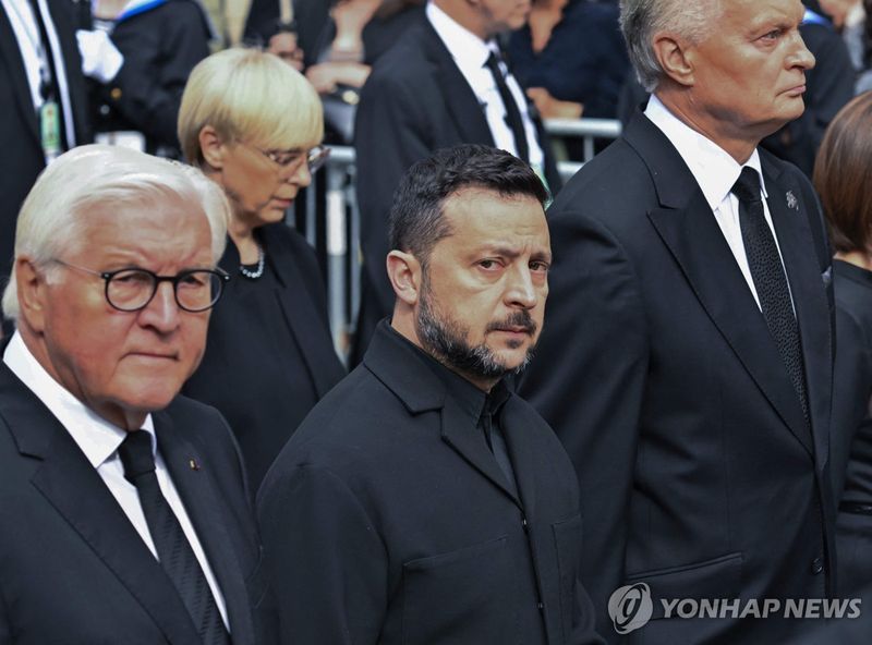 하랄 5세 노르웨이 국왕의 장례식에 참석한 젤렌스키 우크라이나 대통령(가운데) (출처=연합뉴스)