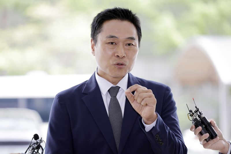 용혜인 성평등가족부 장관 후보자를 정치자금법 위반 등 혐의로 고발한 이종배 전 서울시의원이 10일 서울 영등포경찰서에 출석하고 있다. 뉴시스