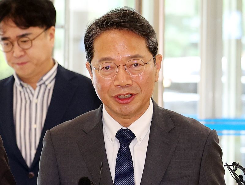[서울=뉴시스] 이영환 기자 = 김승원 법무부 장관 후보자가 10일 오전 서울 종로구에 마련된 인사청문회 준비사무실로 출근하고 있다. 2026.09.10. 20hwan@newsis.com