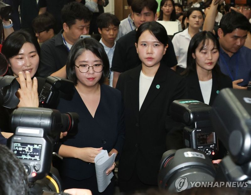 회견장 떠나는 용혜인 성평등가족부 장관 후보자 (출처=연합뉴스)