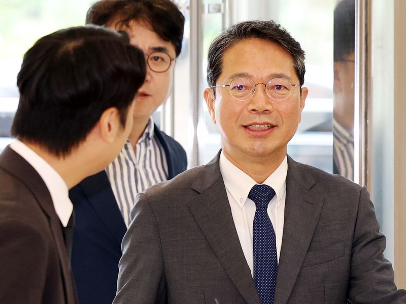 [서울=뉴시스] 이영환 기자 = 김승원 법무부 장관 후보자가 10일 오전 서울 종로구에 마련된 인사청문회 준비사무실로 출근하고 있다. 2026.09.10. 20hwan@newsis.com
