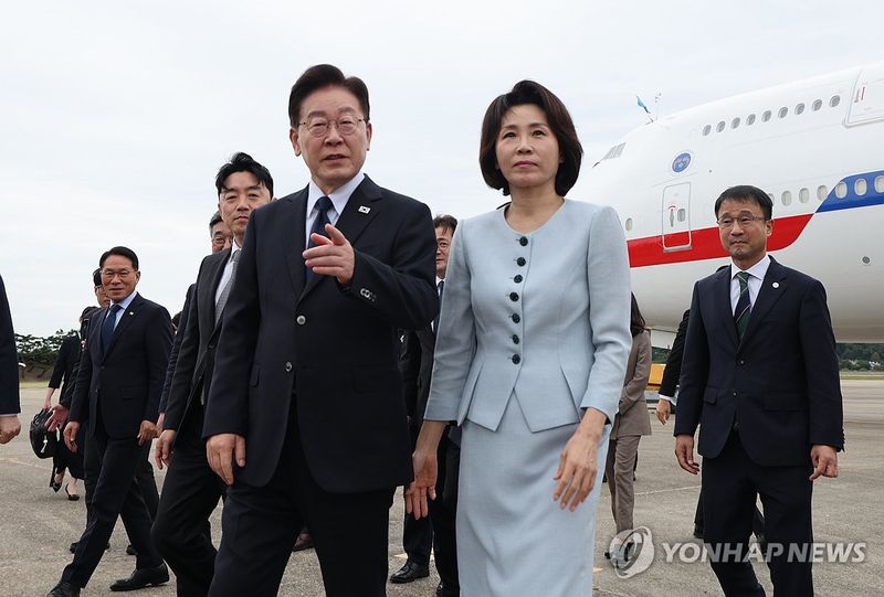 프랑스 국빈방문 마친 이재명 대통령 부부 (출처=연합뉴스)
