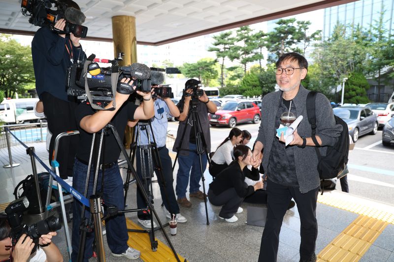 김순환 서민민생대책위원회 사무총장이 지난 11일 오전 서울 영등포경찰서에서 용혜인 성평등가족부 장관 후보자에 대한 직권남용 등 혐의 고발인 조사에 출석하고 있다. 뉴시스