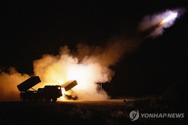 강원도 고성 일대에서 실시된 다련장로켓 천무 실사격 (출처=연합뉴스)
