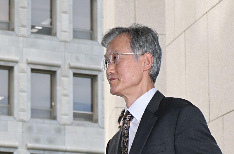 [서울=뉴시스] 김금보 기자 = 조희대 대법원장이 11일 오전 서울 서초구 대법원으로 출근하고 있다. 2026.09.11. kgb@newsis.com