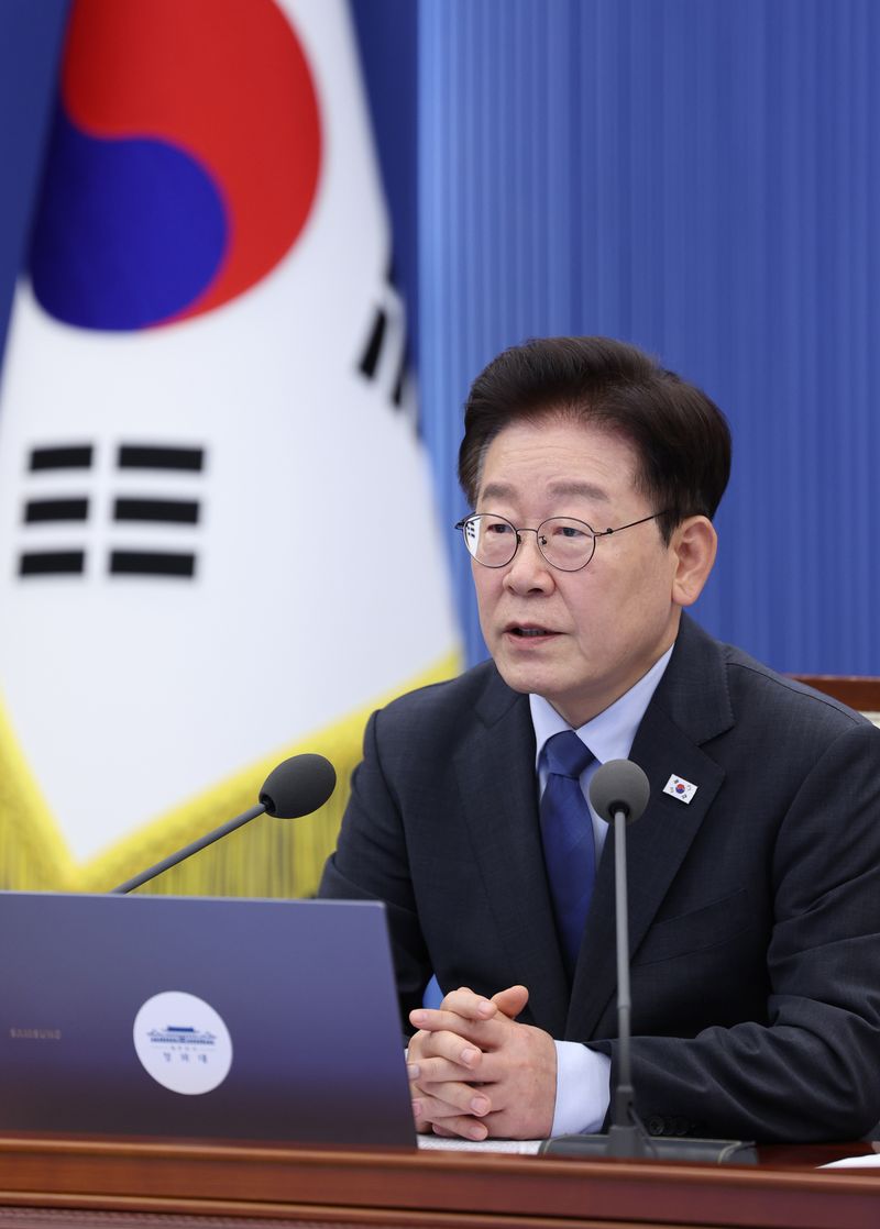 이재명 대통령이 지난 11일 청와대에서 열린 수석보좌관회의에서 발언하고 있다. 청와대통신사진기자단