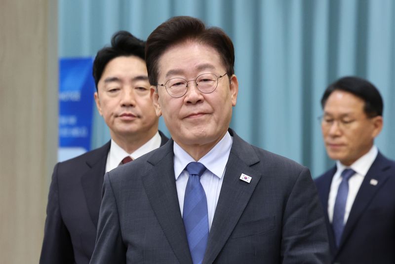 이재명 대통령이 지난 11일 청와대에서 수석보좌관회의에 입장하고 있다. 청와대통신사진기자단