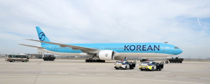 [인천공항=뉴시스] 김선웅 기자 = 11일 인천국제공항 첨단복합항공단지에서 열린 2026 국가 대테러 종합훈련에서 항공기 테러 상황을 가정한 대응 훈련이 진행되고 있다. 2026.09.11. mangusta@newsis.com