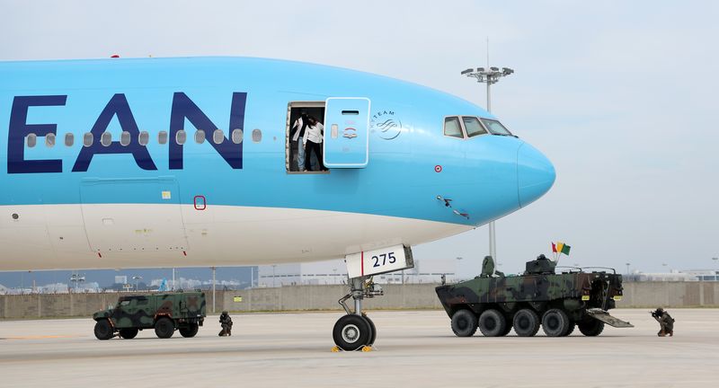 [인천공항=뉴시스] 김선웅 기자 = 11일 인천국제공항 첨단복합항공단지에서 열린 2026 국가 대테러 종합훈련에서 항공기 테러 상황을 가정한 대응 훈련이 진행되고 있다. 2026.09.11. mangusta@newsis.com