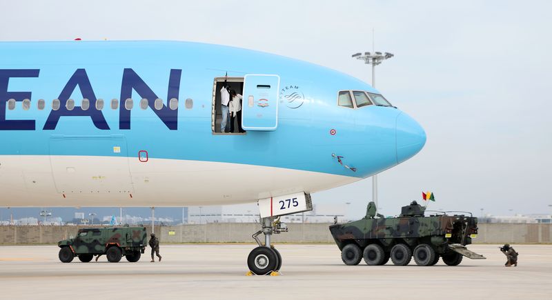 [인천공항=뉴시스] 김선웅 기자 = 11일 인천국제공항 첨단복합항공단지에서 열린 2026 국가 대테러 종합훈련에서 항공기 테러 상황을 가정한 대응 훈련이 진행되고 있다. 2026.09.11. mangusta@newsis.com
