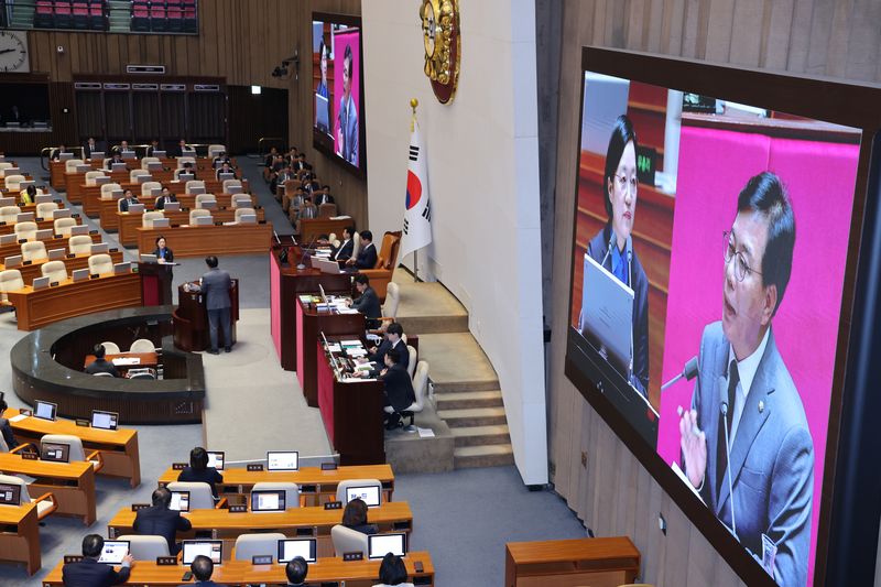 한성숙 국무총리가 11일 서울 여의도 국회에서 열린 제439회국회(정기회) 제7차 본회의 대정부 질문에서 경제에 관한 질문에 답변하고 있다. 2026.9.11 ⓒ 뉴스1 신웅수 기자