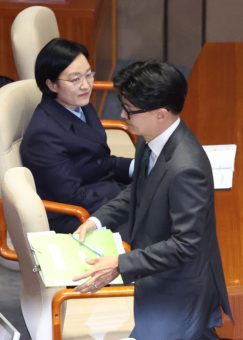 한동훈 무소속 의원이 10일 서울 여의도 국회에서 열린 제439회국회(정기회) 제6차 본회의 대정부 질문에서 외교·통일·안보에 관한 질문을 마친 후 본회의장을 나서고 있다. 2026.9.10 ⓒ 뉴스1 신웅수 기자