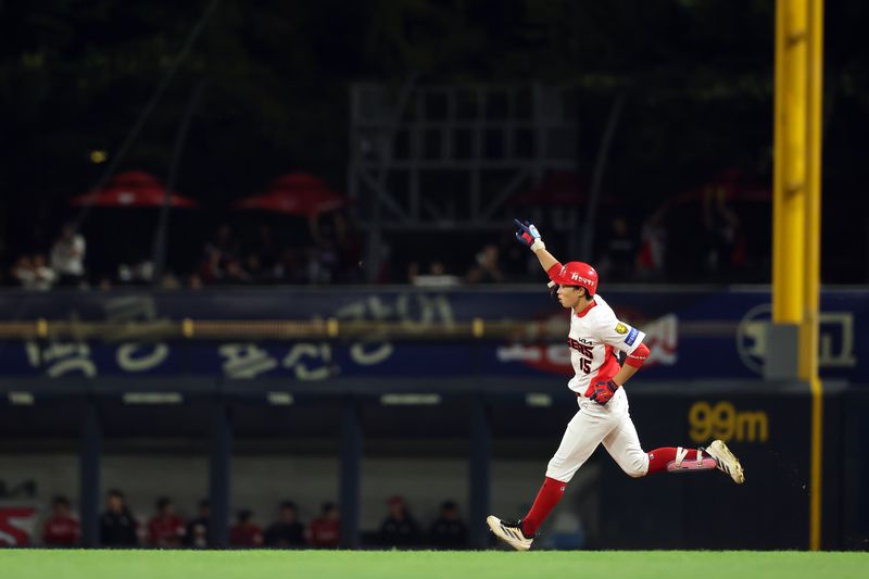 [서울 =뉴시스] 프로야구 KIA 타이거즈 박재현이 11일 광주-기아챔피언스필드에서 열린 2026 신한 쏠 KBO리그 SSG 랜디서와의 경기에서 홈런을 친 뒤 베이스를 돌고 있다. (사진=KIA 타이거즈 제공) 2026.09.11. *재판매 및 DB 금지