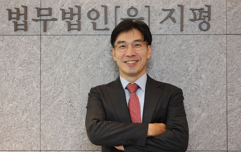 연합뉴스와 인터뷰하는 김지홍 지평 대표변호사 (출처=연합뉴스)