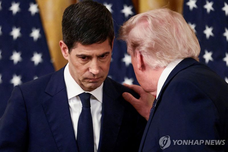 케빈 워시 미 연준 의장(오른쪽)과 도널드 트럼프 대통령 (출처=연합뉴스)