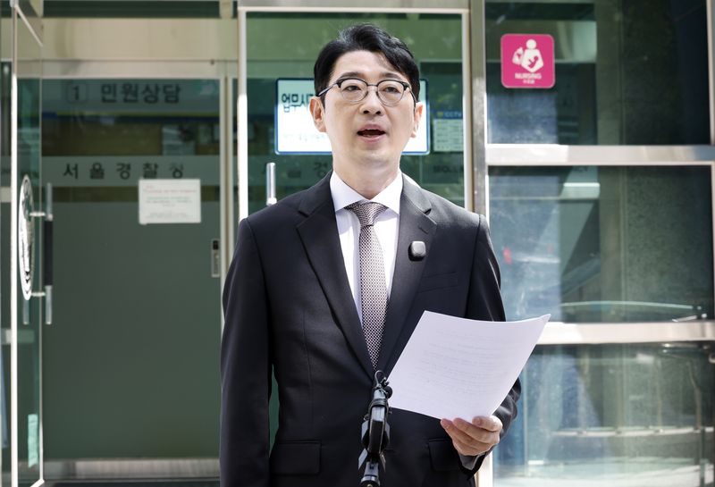 [서울=뉴시스] 김혜진 기자 = 주진우 국민의힘 의원이 지난 11일 서울 종로구 서울지방경찰청 민원실에 기본소득당 시·도당 허위 등록 및 정치자금 부정 지출 관련 용혜인 의원 등 정당법·정치자금법 위반 혐의로 고발장을 제출한 뒤 발언하고 있다. 2026.09.11. jini@newsis.com